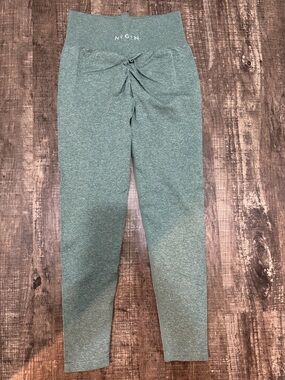 NVGN Women’s Sage Green Scrunch Seamless Leggings- Size Medium